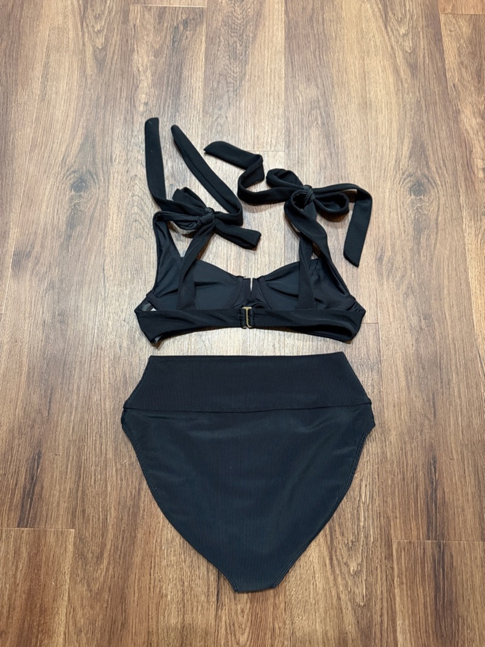 New Beach Riot Bikini Set - Picture 6 of 6